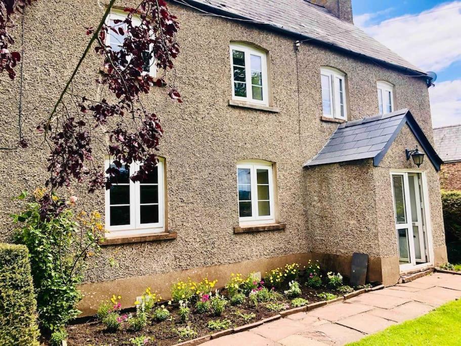 Cosy Farmhouse Escape In Monmouthshire Villa Wolves Newton Exterior photo