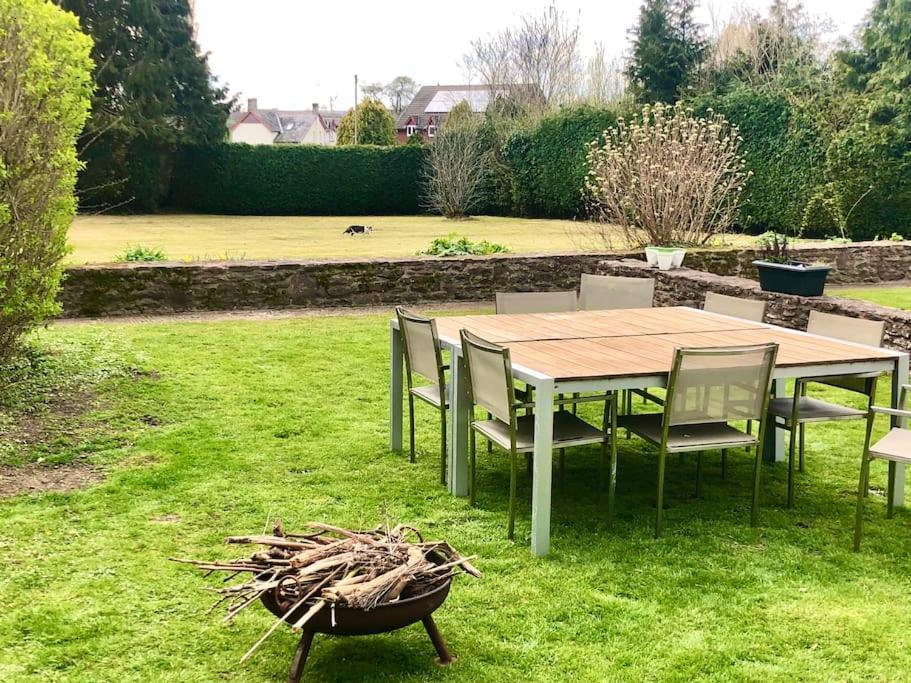 Cosy Farmhouse Escape In Monmouthshire Villa Wolves Newton Exterior photo