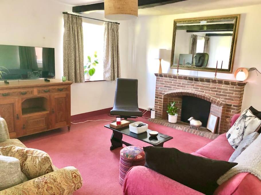 Cosy Farmhouse Escape In Monmouthshire Villa Wolves Newton Exterior photo